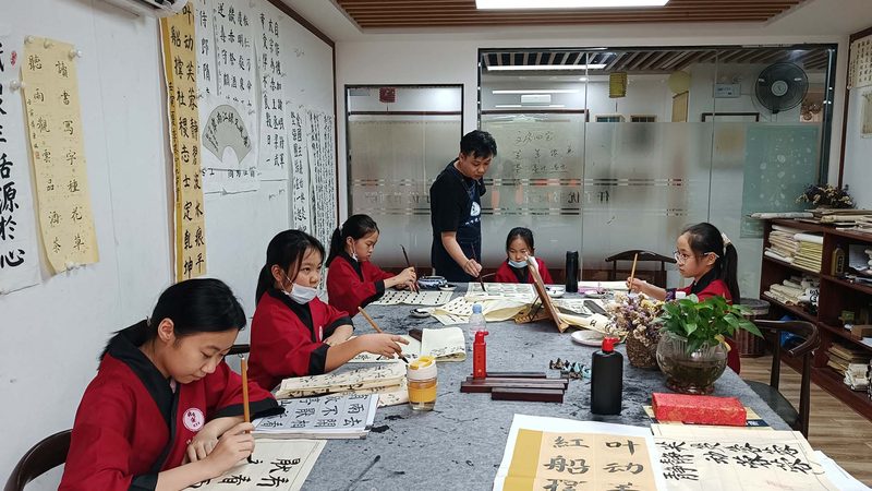 师资力量是企业培训品牌口碑的又一重要指标。优秀的师资团队应具备以下条件：